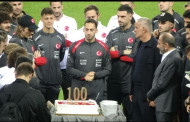 Hakan Çalhanoğlu'na 100. Maç Pastası