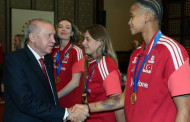Şampiyonlar Huzurda