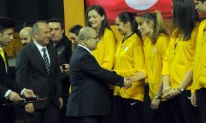 Dünya Şampiyonu Vakıfbank'a Altın Yağdı