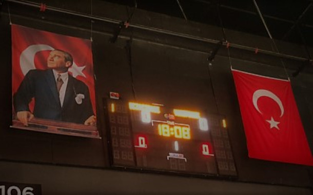 Eczacıbaşı'da Yeni ve Güzel Salonda 2 Hata