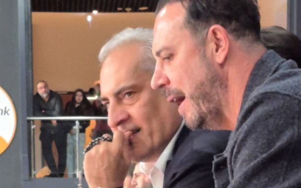 Orhan Demirel Tırnaklarını Yedi