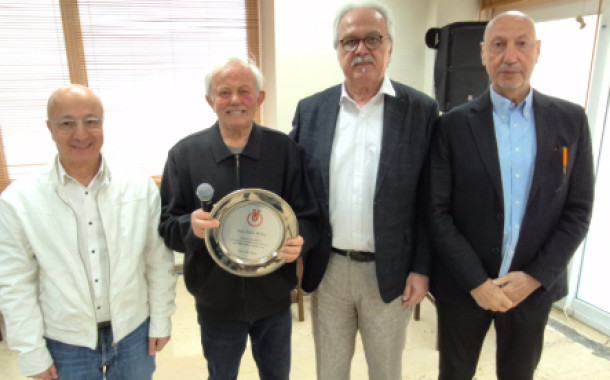 Bursalılar'dan Bülent Meriç'e Voleybola Hizmetleri İçin Ödül