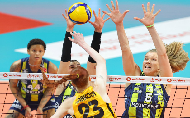 Fenerbahçe, Vakıbank'ı Sarayında Üzdü