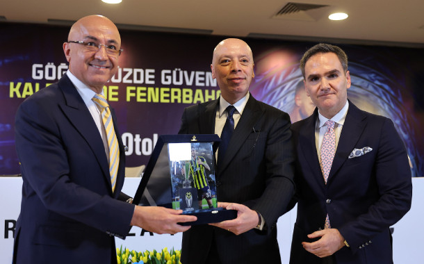 Fenerbahçe'de Koç Desteği Bitmiyor