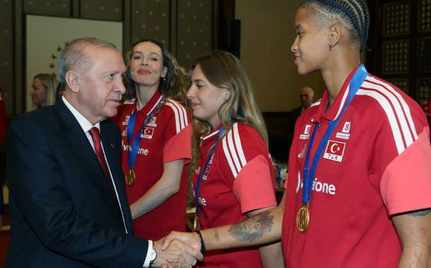 Şampiyonlar Huzurda
