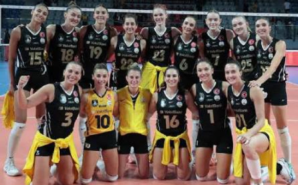 İzmir'de Habersiz Turnuvada Vakıfbank Şampiyon Oldu