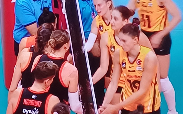 Devlerin Savaşında Vakıfbank Galip