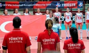 Avrupa'da Küçük Kızlar Yenilmeden Yarı Finalde