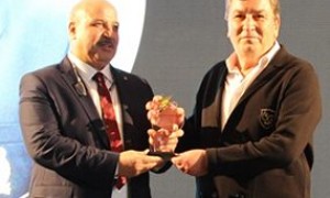 TSYD Başkanı'na Onur Ödülü