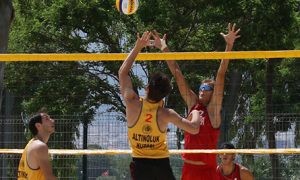 İzmir'de Kulüpler Plaj Şampiyonası Başladı