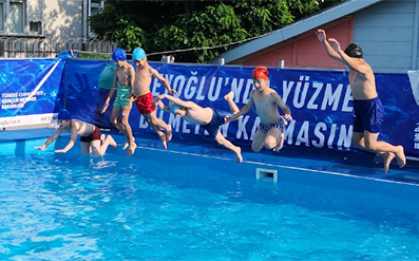 Çocuklara Portatif Yüzme Havuzu